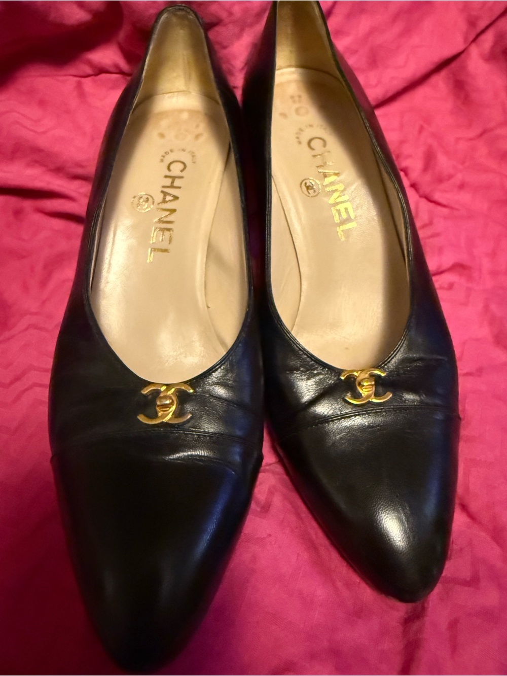 CHANEL Black Leather Pointed-Toe Flats with Gold CC Accent Sz 37.5